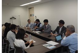 老人ホーム紹介業「キットカンパニー」_model1