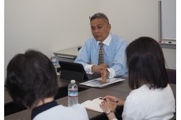 老人ホーム紹介業「キットカンパニー」_model2